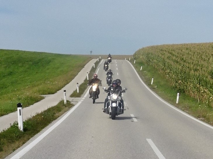 Motorradgruppe bei geführter Tour mit OG MOTO