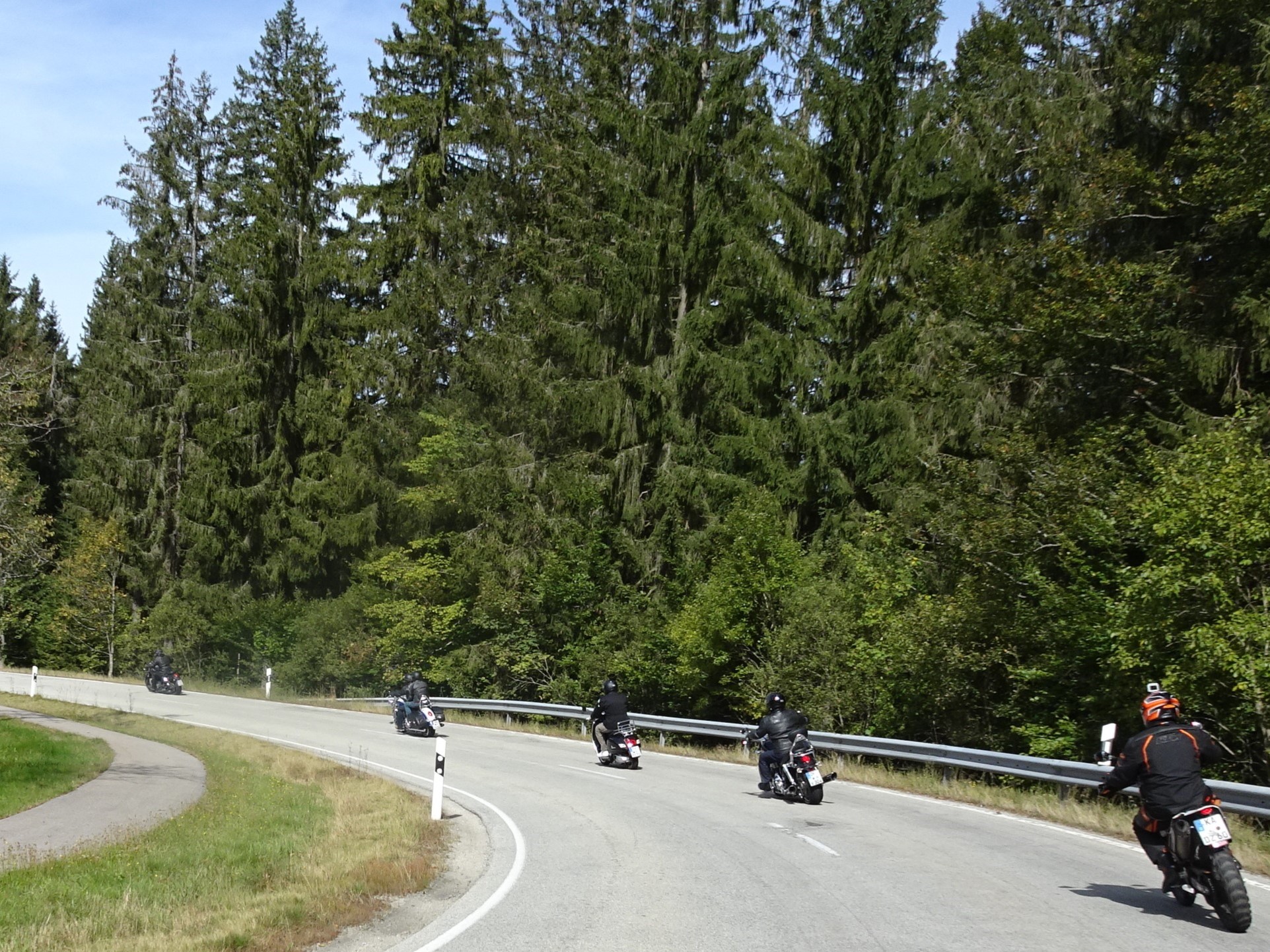 Motorradgruppe bei geführter Tour mit OG MOTO