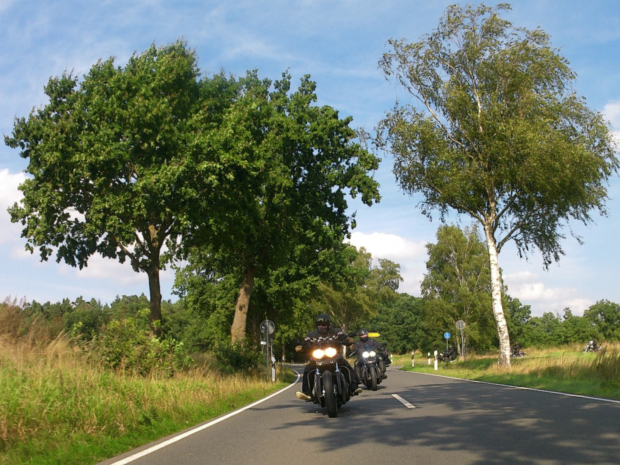 riumph Cruiser auf Landstraße – OG MOTO Tour